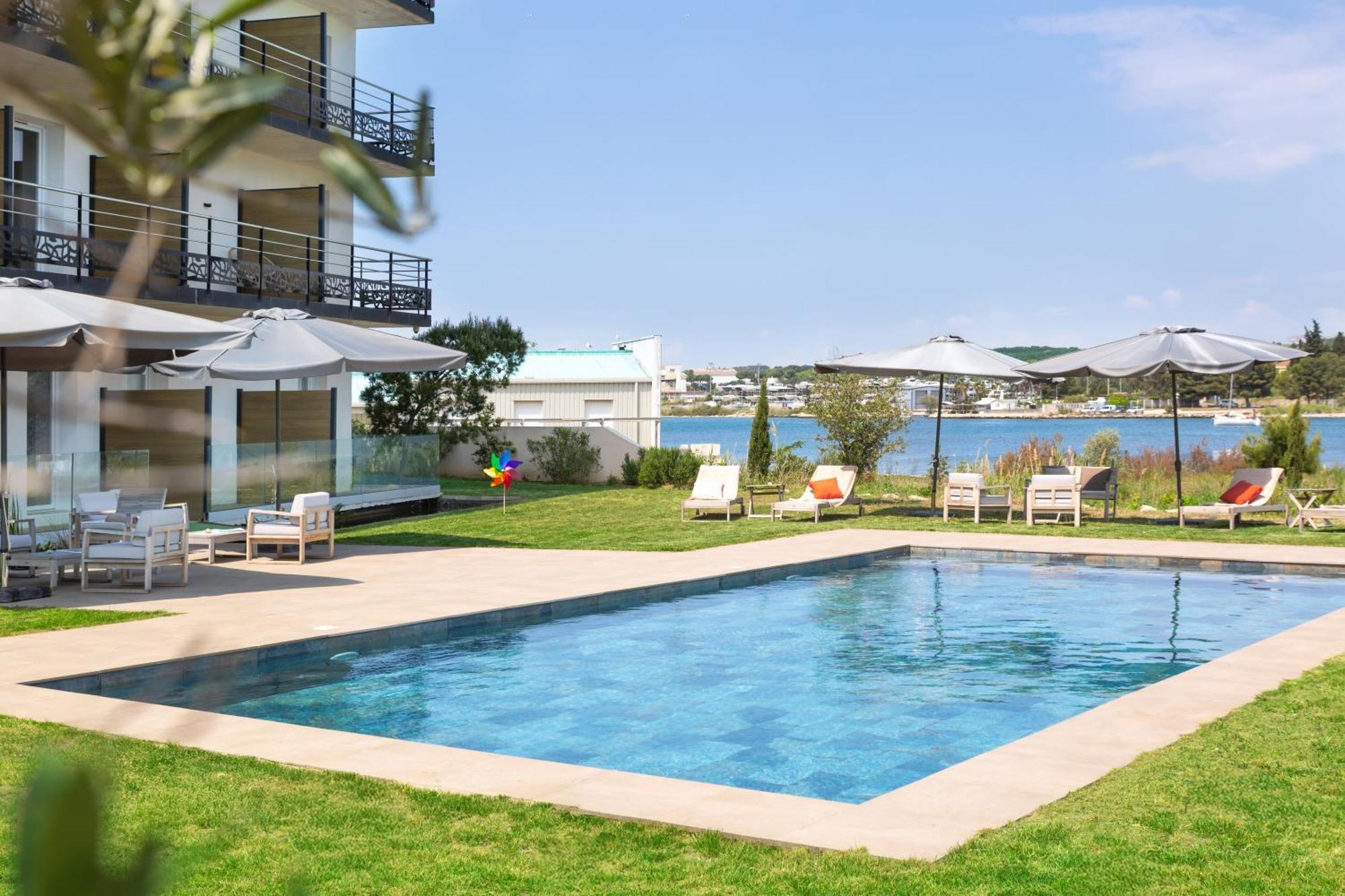 Golden Tulip Hotel & Rooftop Martigues Provence Esterno foto